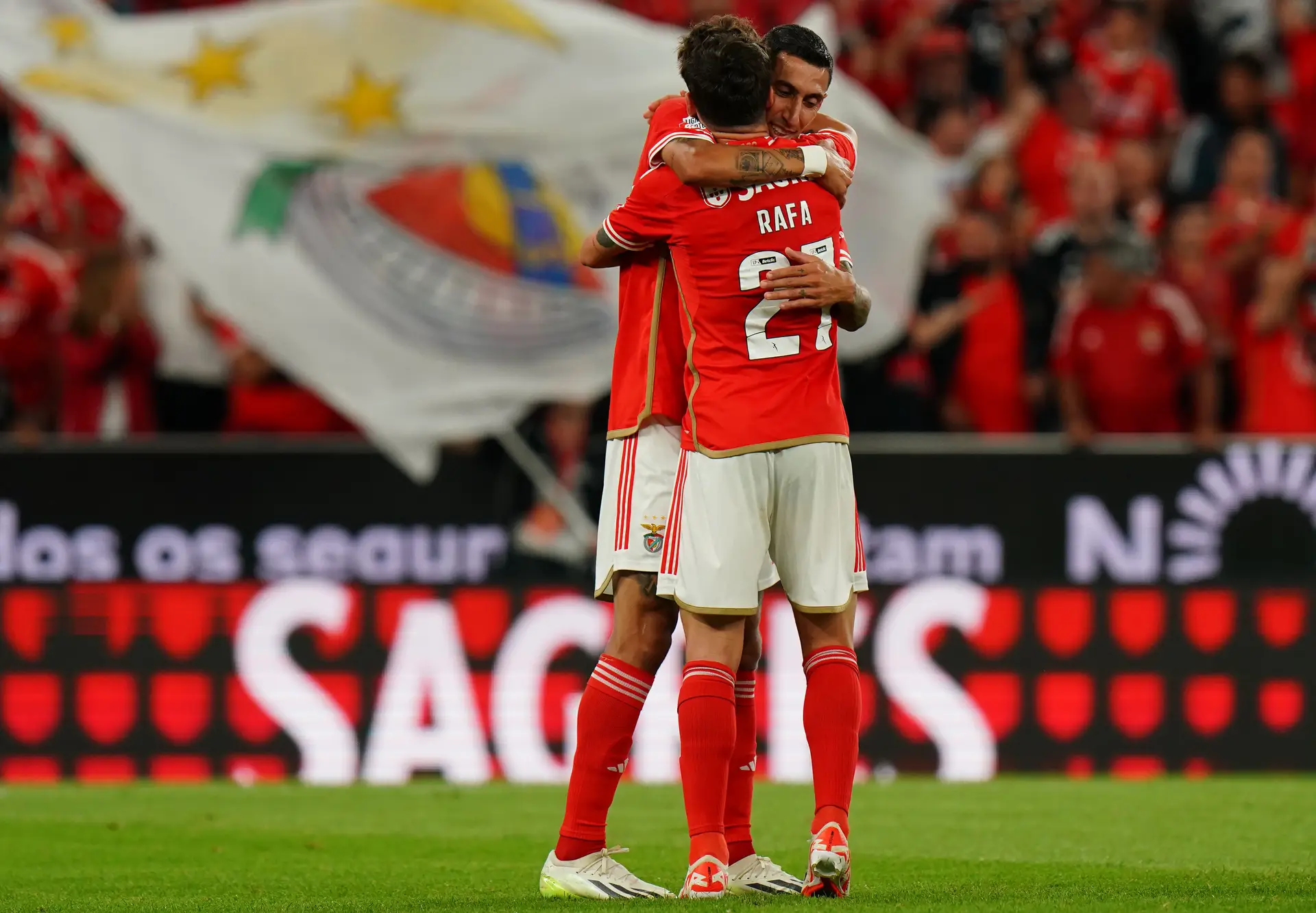 Domínio de Bola - Rafa estava em jogo por 4 cm no golo de Tengsted que deu  a vitória ao Benfica.