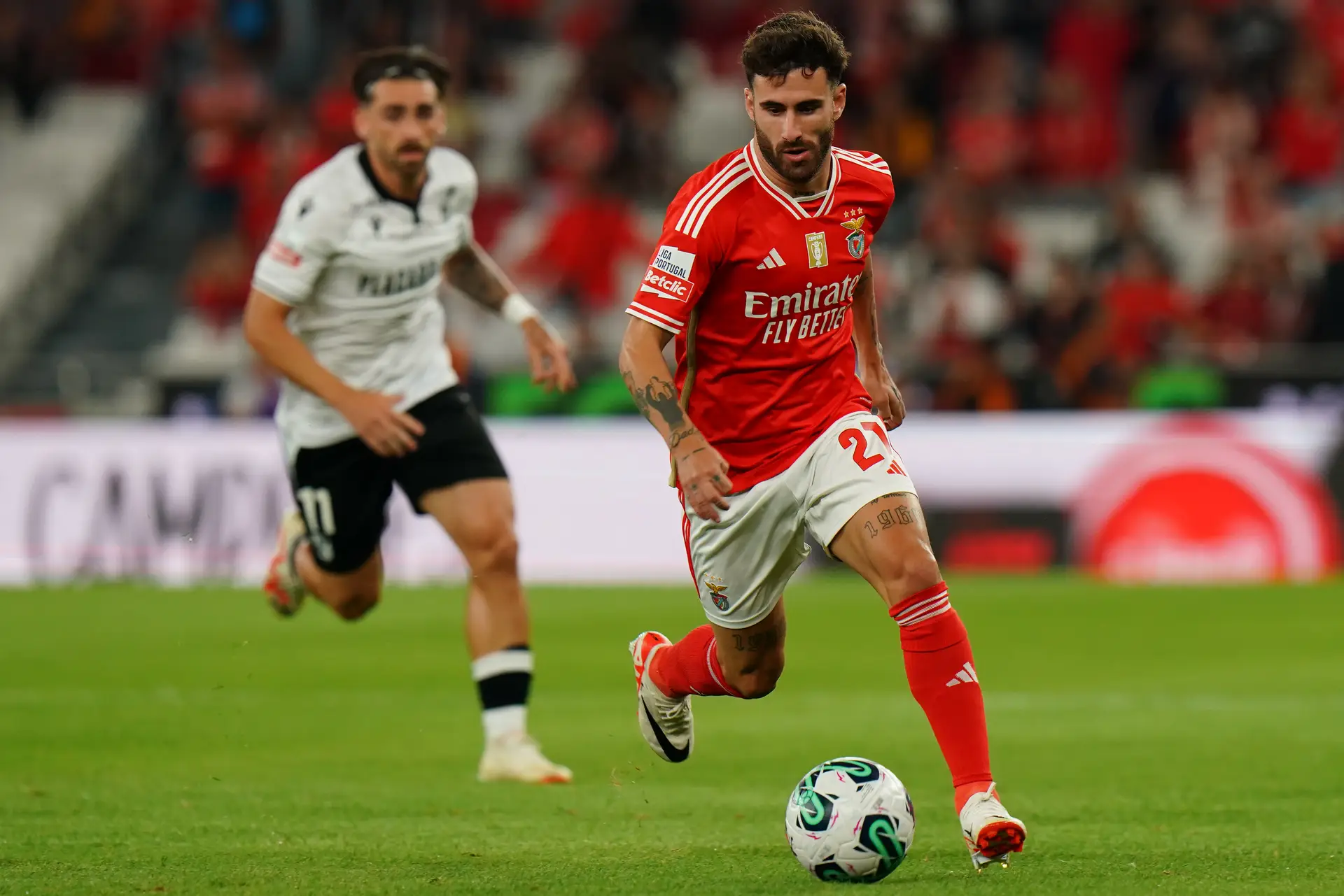 Domínio de Bola - Rafa estava em jogo por 4 cm no golo de Tengsted que deu  a vitória ao Benfica.