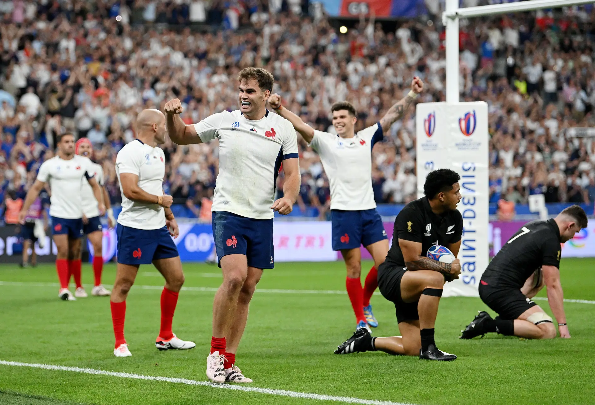 Os All Blacks nunca tinham perdido um jogo na fase de grupos. Ao décimo Mundial de râguebi, os franceses deram-lhes a conhecer a sensação
