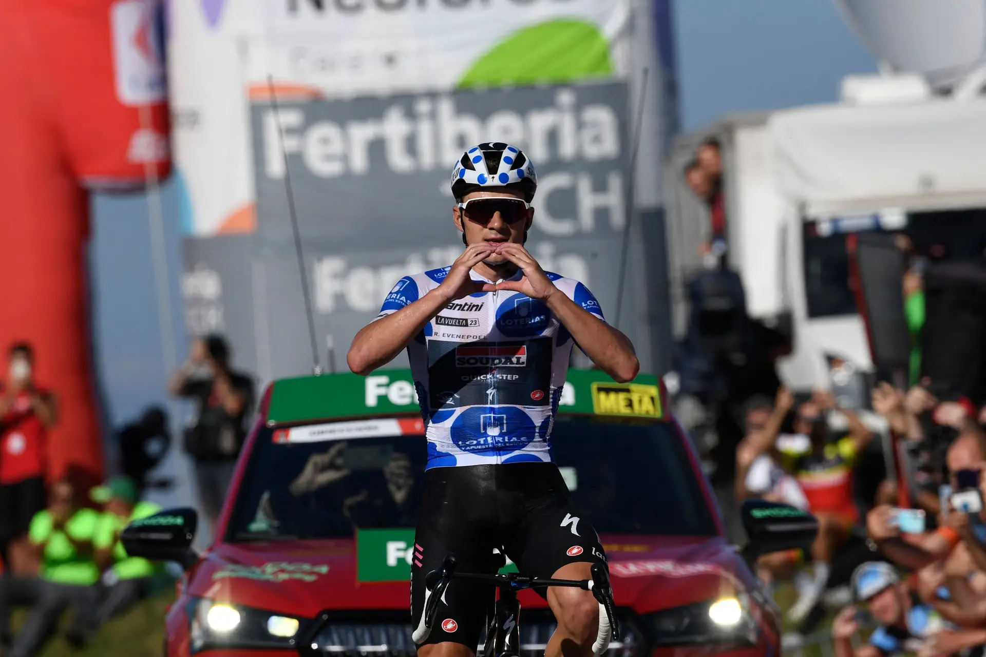 Vuelta. No dia em que a Jumbo decidiu proteger Kuss, Remco Evenepoel continuou o seu espetáculo a solo