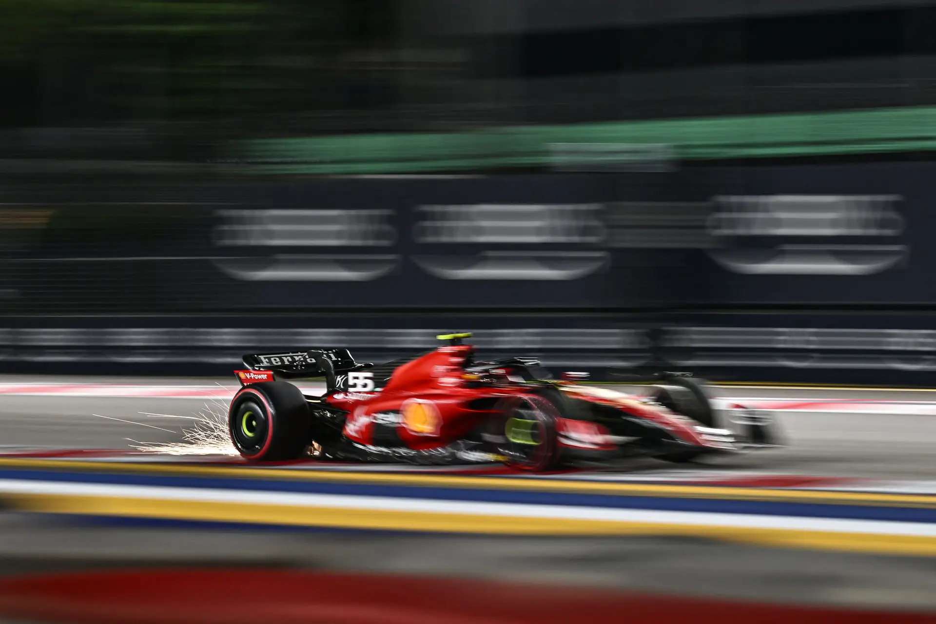 GP de Singapura: Sainz lidera nova dobradinha da Ferrari em