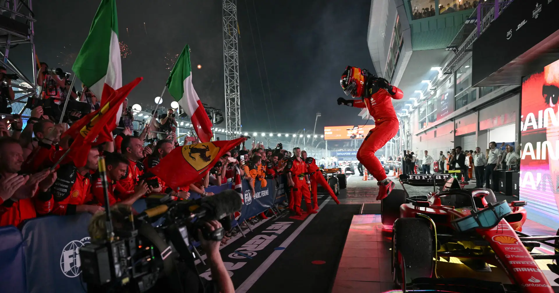 GP de Singapura: Sainz lidera nova dobradinha da Ferrari em