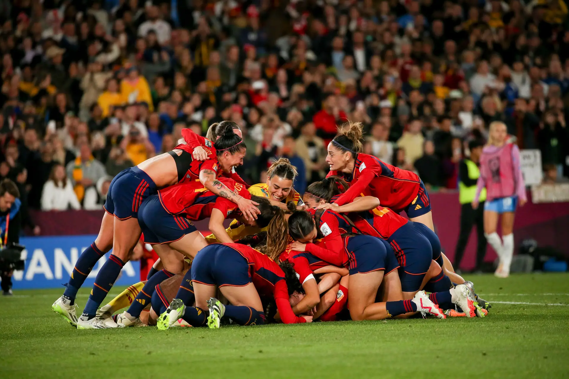 O vulcão do futebol feminino espanhol não acalmou. Está sim, de novo, a entrar em erupção na seleção