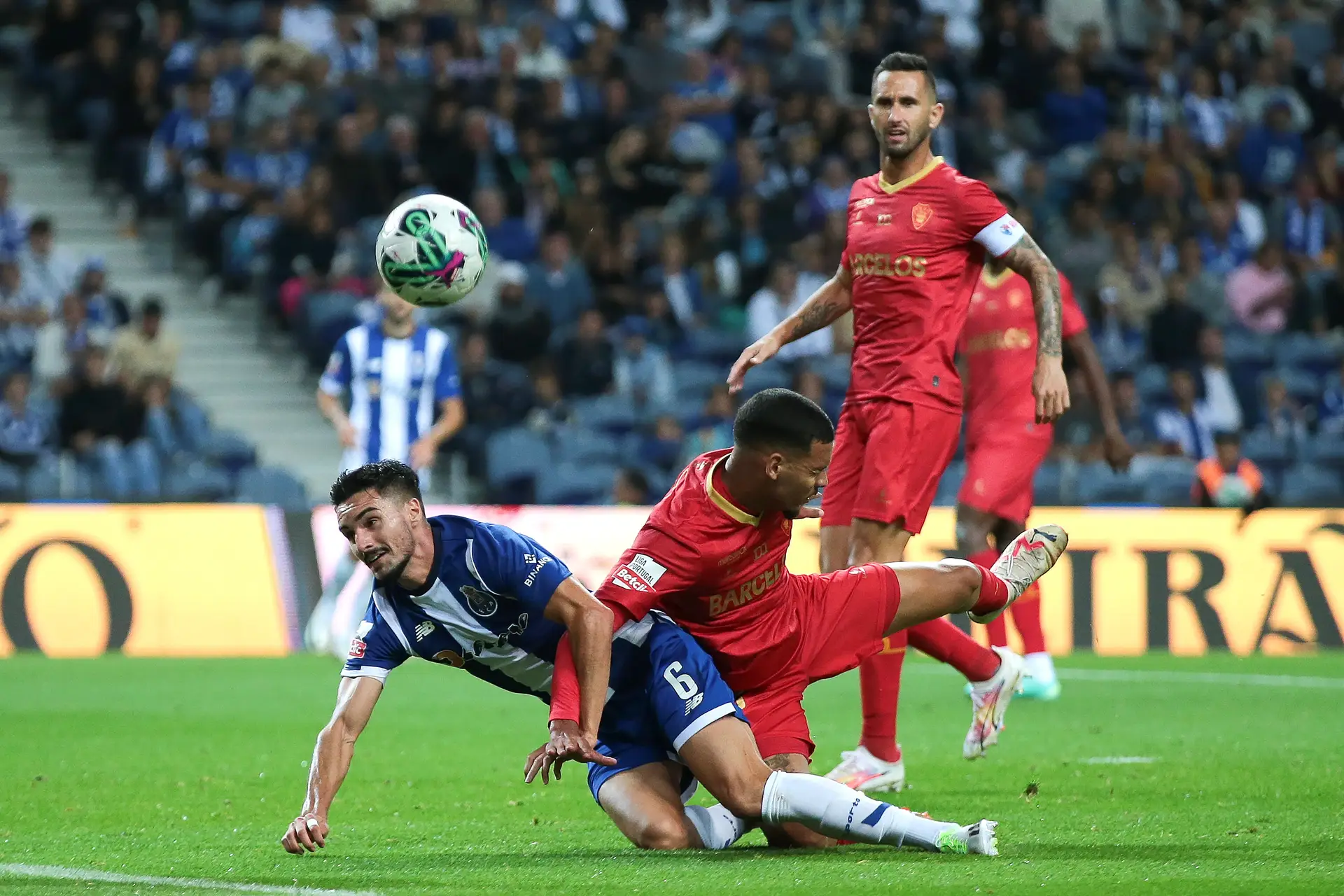 Esse ângulo mostra que a bola não - Fanáticos Por Futebol