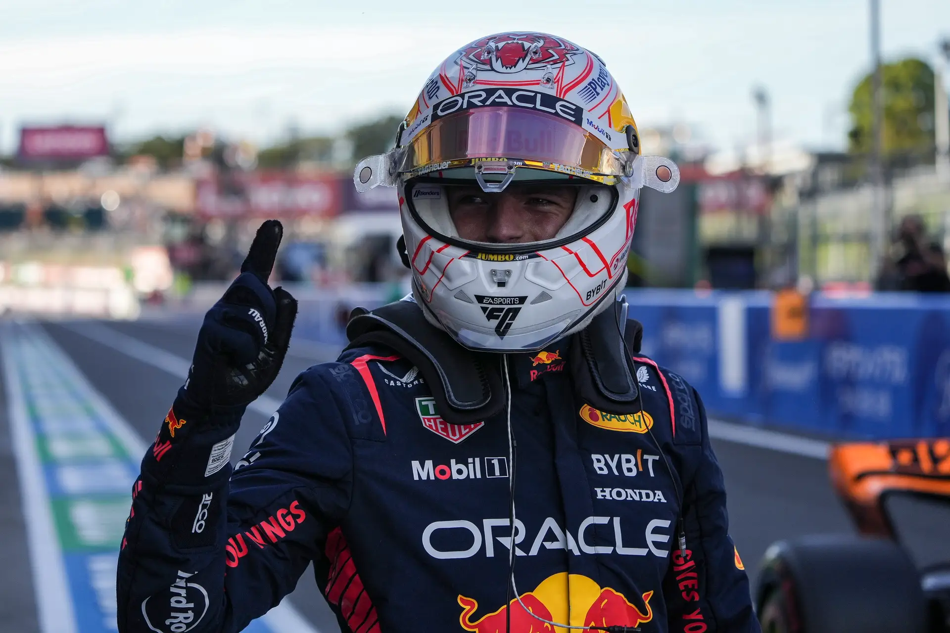E vão nove pole positions esta época para Max Verstappen, que disse aos críticos: “Podem ir chupar um ovo”