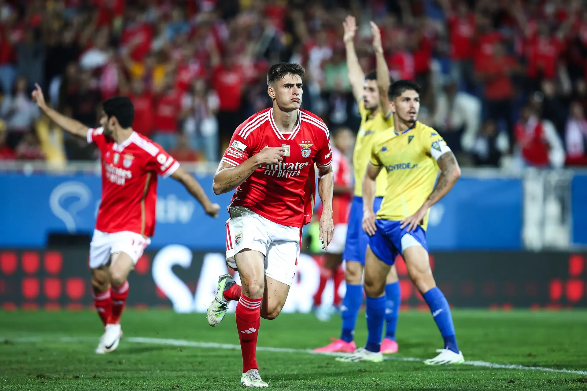 A mística de António Silva salva um Benfica cheio de dúvidas no Estoril