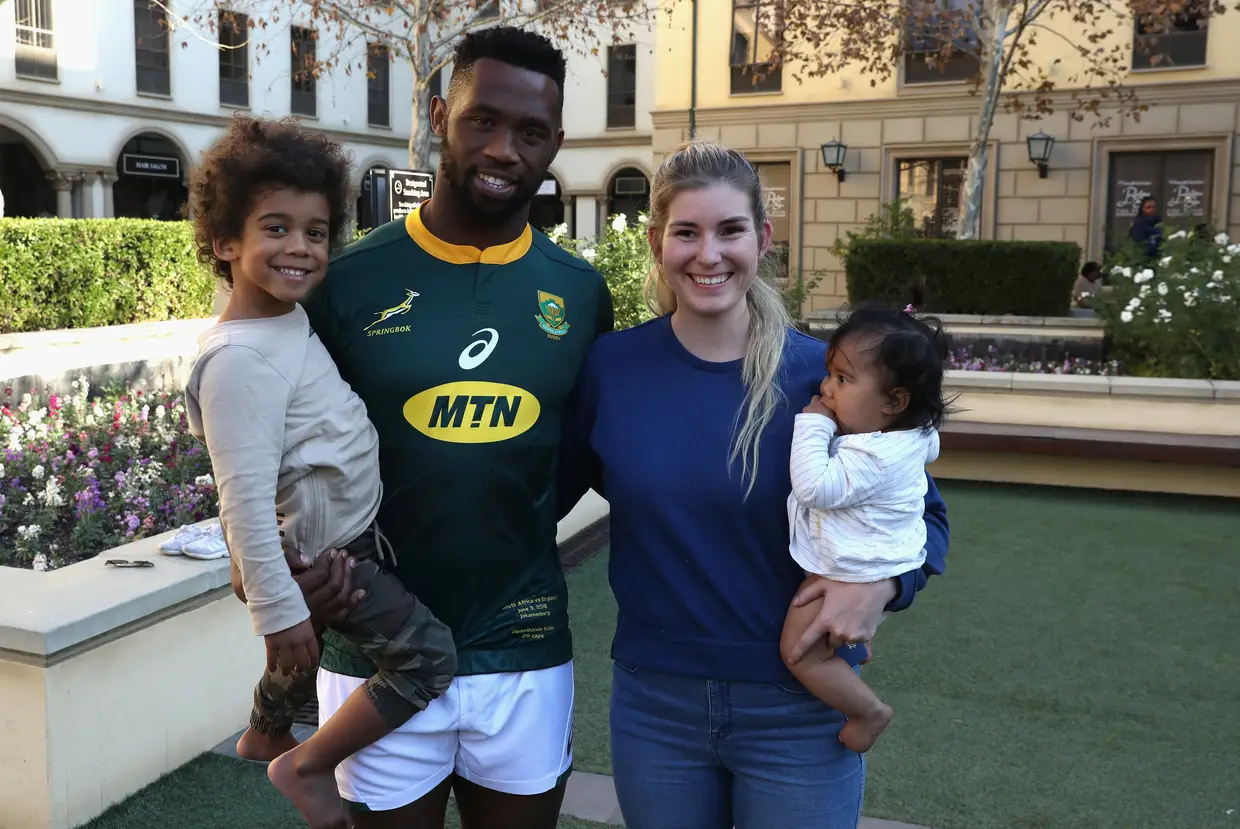Siya Kolisi, o capitão que joga por mais do que o Mundial: “Se educarmos os  nossos filhos, não teremos de proteger as nossas filhas”