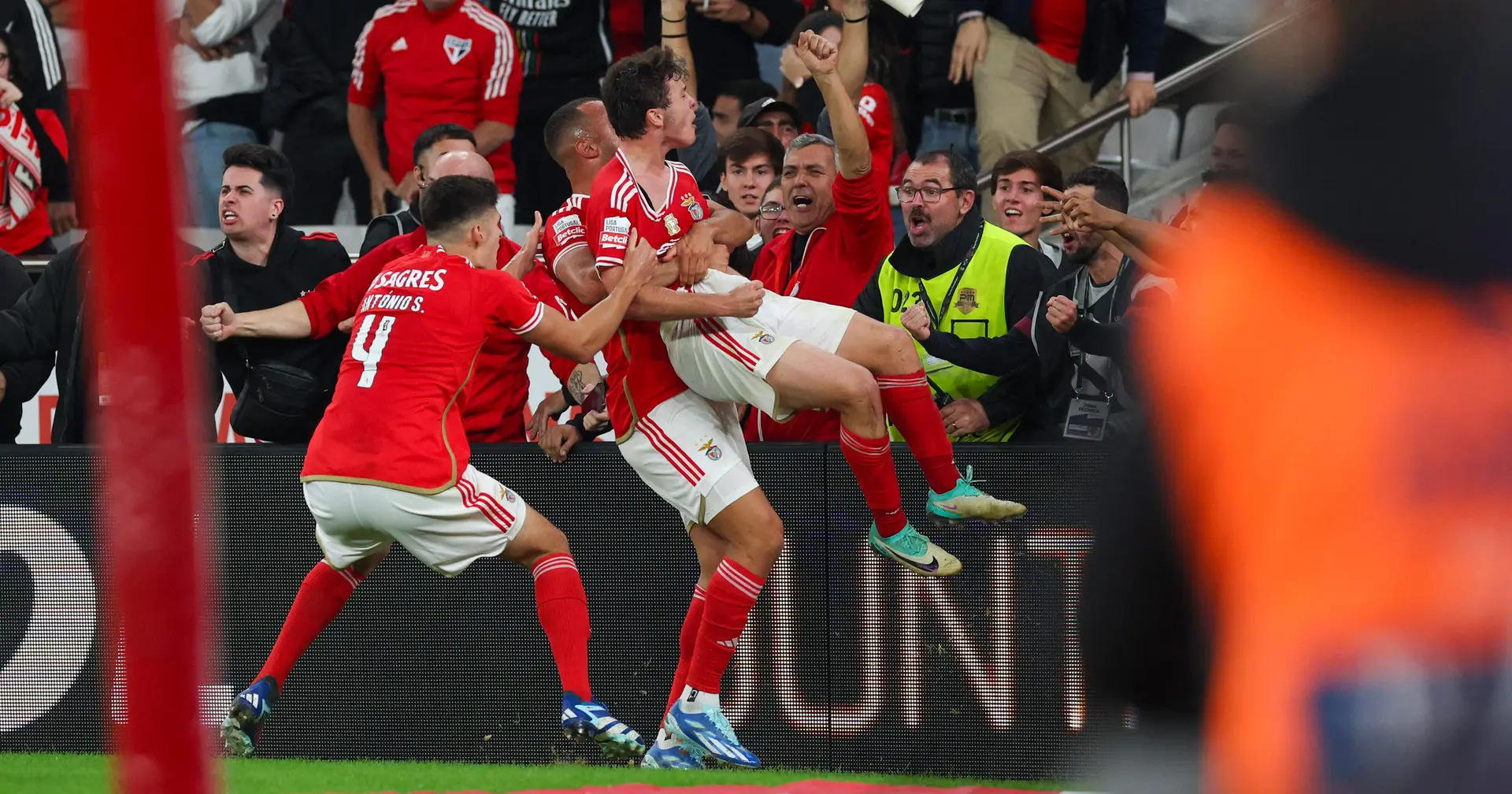 João Neves, um gigante dois em um que vê soluções e esconde problemas (a  crónica do Benfica-Sporting) – Observador