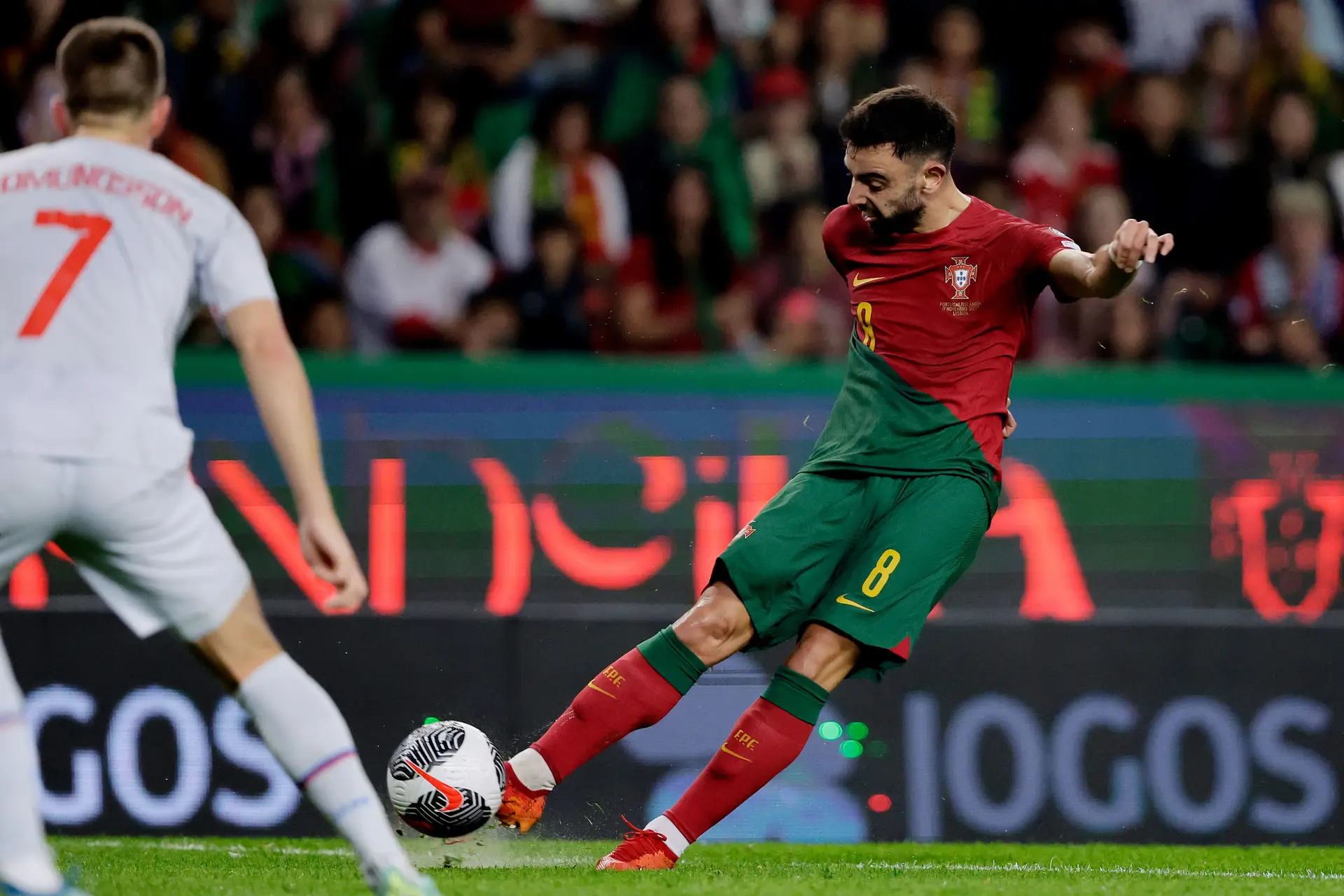 Portugal vence Islândia em Alvalade e termina qualificação com 10