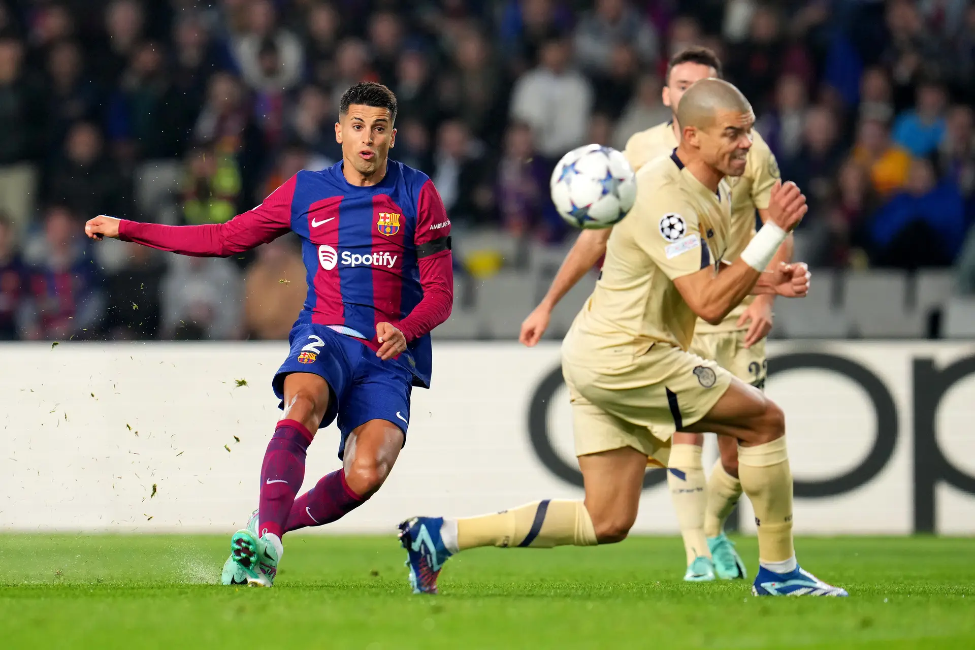 Cancelo: FC Porto? Sou do Benfica, mas agora jogo no Barcelona