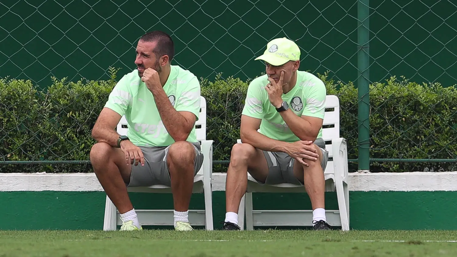“Vou dar-nos fora do título para o Botafogo sentir a pressão de ser líder”: a temporada do Palmeiras, pelas palavras dos adjuntos de Abel
