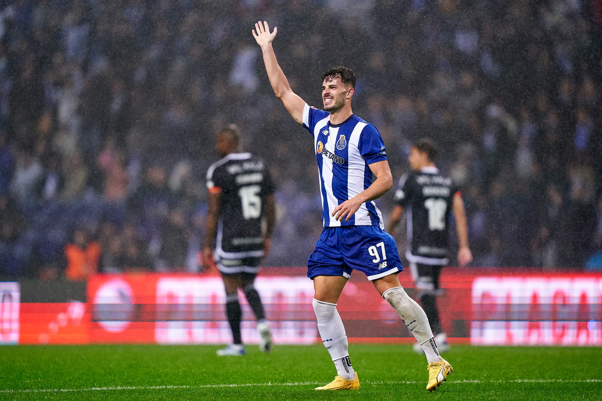 FC Porto vence Antuérpia com golos de Evanilson e Pepe e iguala