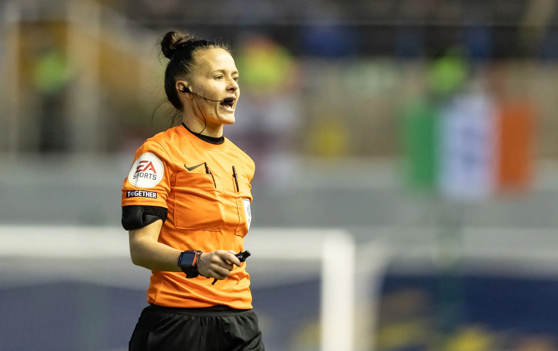 Jogador do Luton Town desmaia e partida da Premier League é suspensa, Esportes