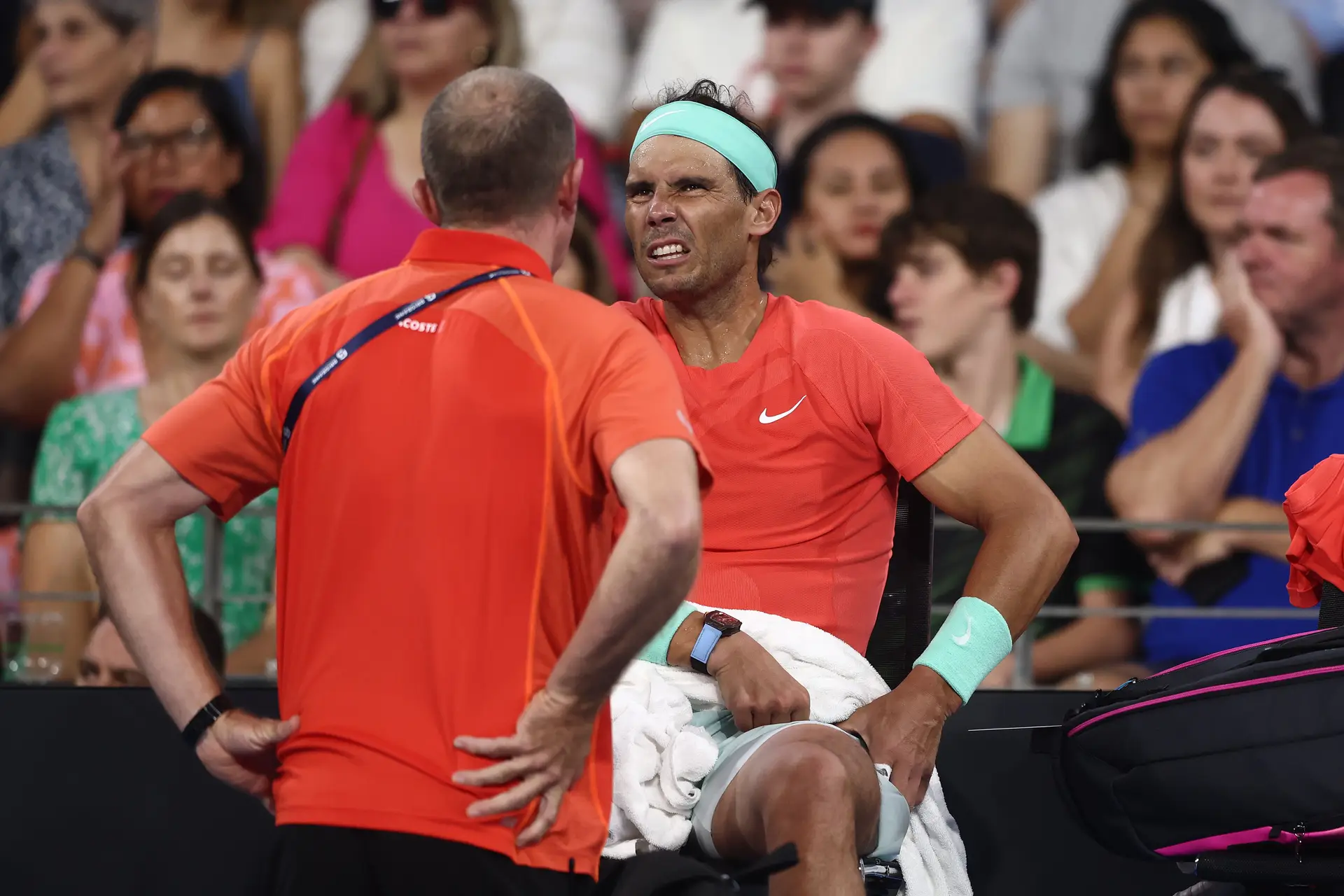 Regresso de Nadal termina nos quartos de final de Brisbane e com uma dor que preocupa o espanhol