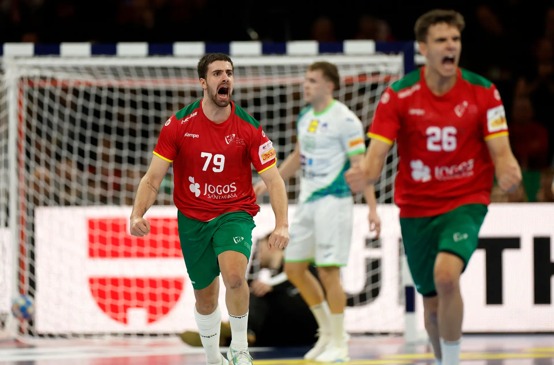 A perfeição ensanguentada de Martim Costa faz Portugal continuar a sonhar no Europeu