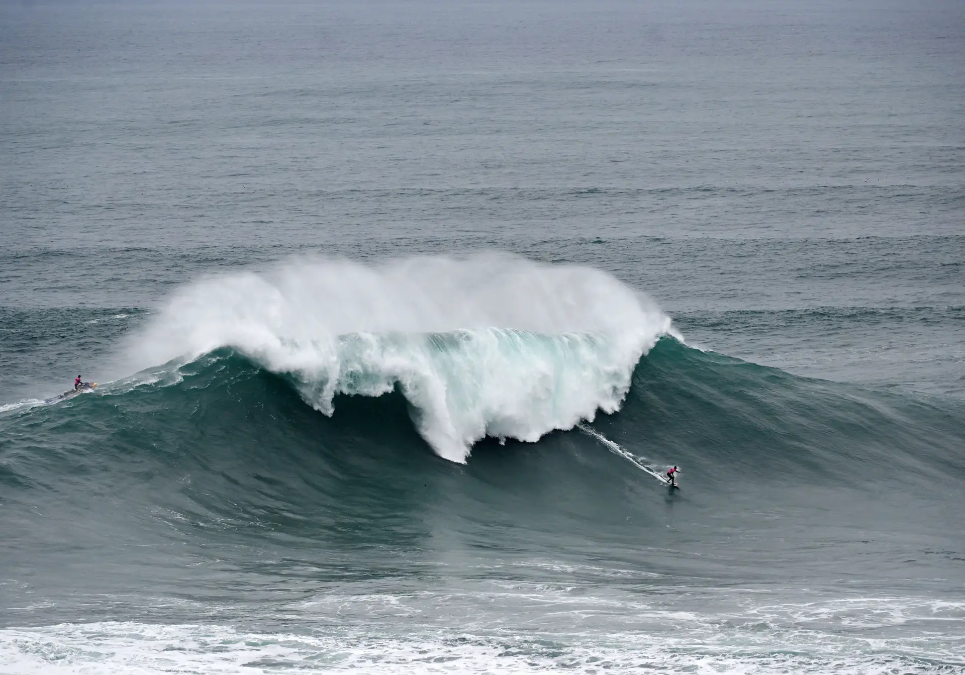 Mais uma vez, Lucas Chumbo reinou nas ondas gigantes da Nazaré. Agora quer ir atrás do recorde do mundo