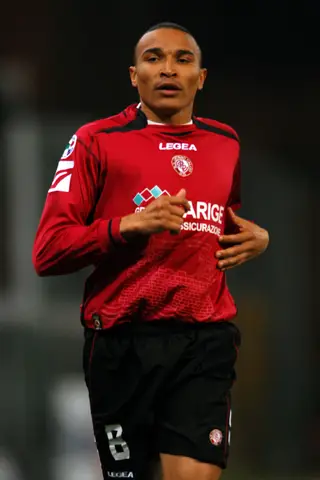 O assinou pelo Livorno em 2004/05