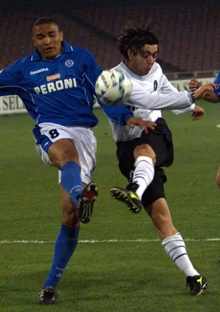 Luis Vidigal (à esquerda) chegou ao Nápoles em 2000/01