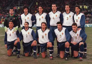 A seleção nacional em 2000, antes de um particular com a Bélgica. Vidigal é o 1º em baixo à esquerda