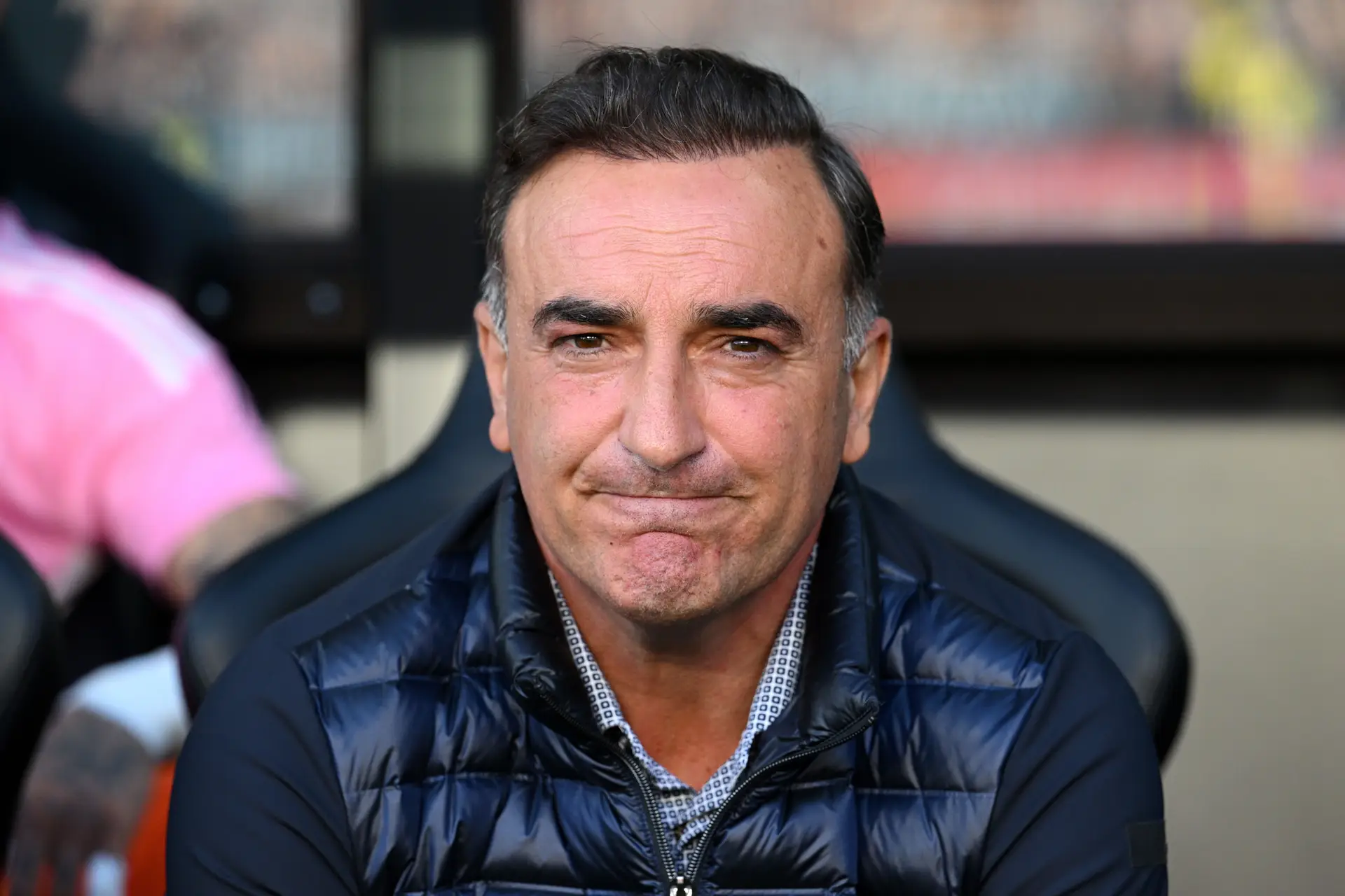 Carlos Carvalhal vai sair do Olympiakos porque a direção, liderada pelo  dono da SAD do Rio Ave, queria interferir na escolha da equipa