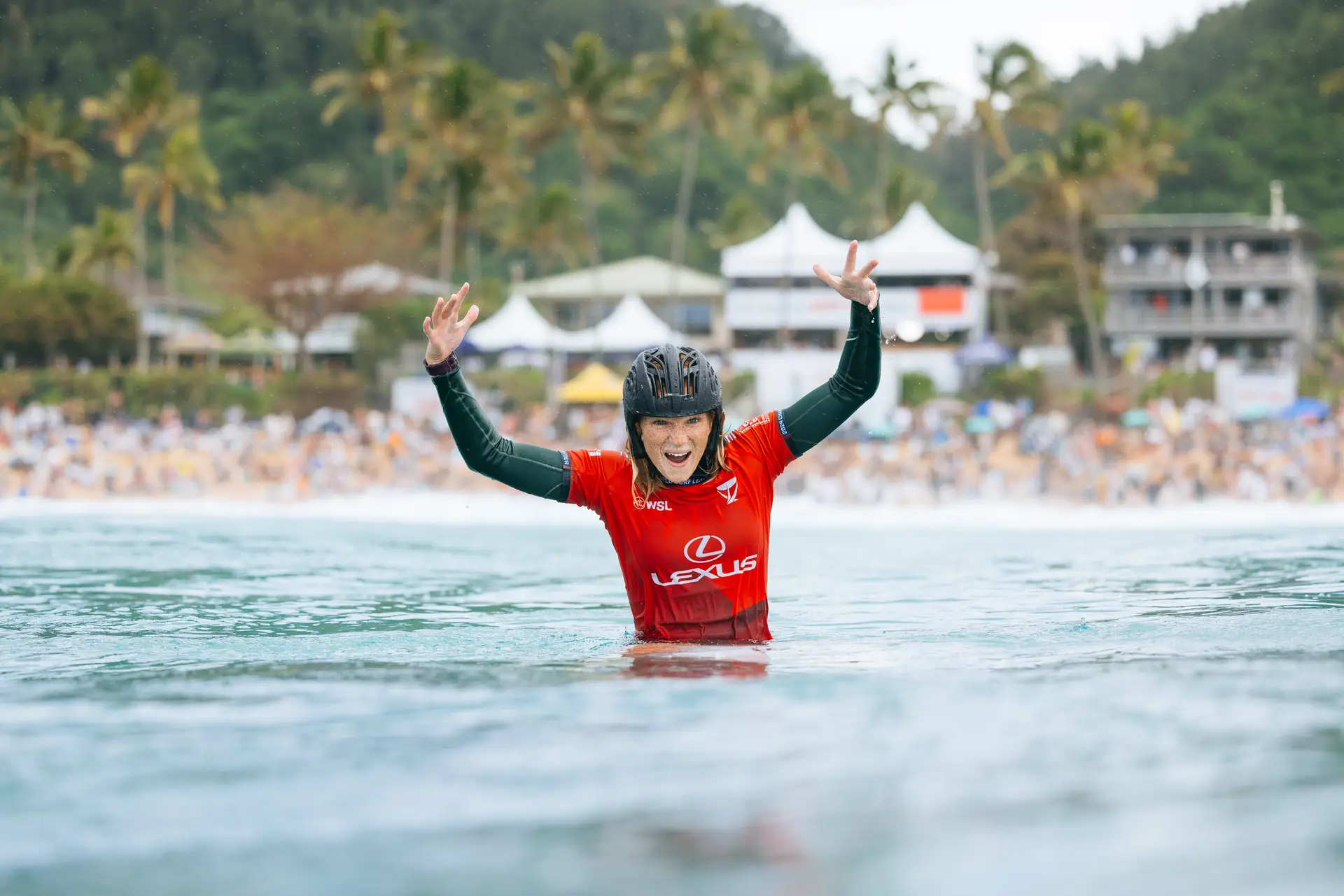 Caitlin Simmers, a adolescente que usa vernáculo quando conquista as assustadoras ondas de Pipeline