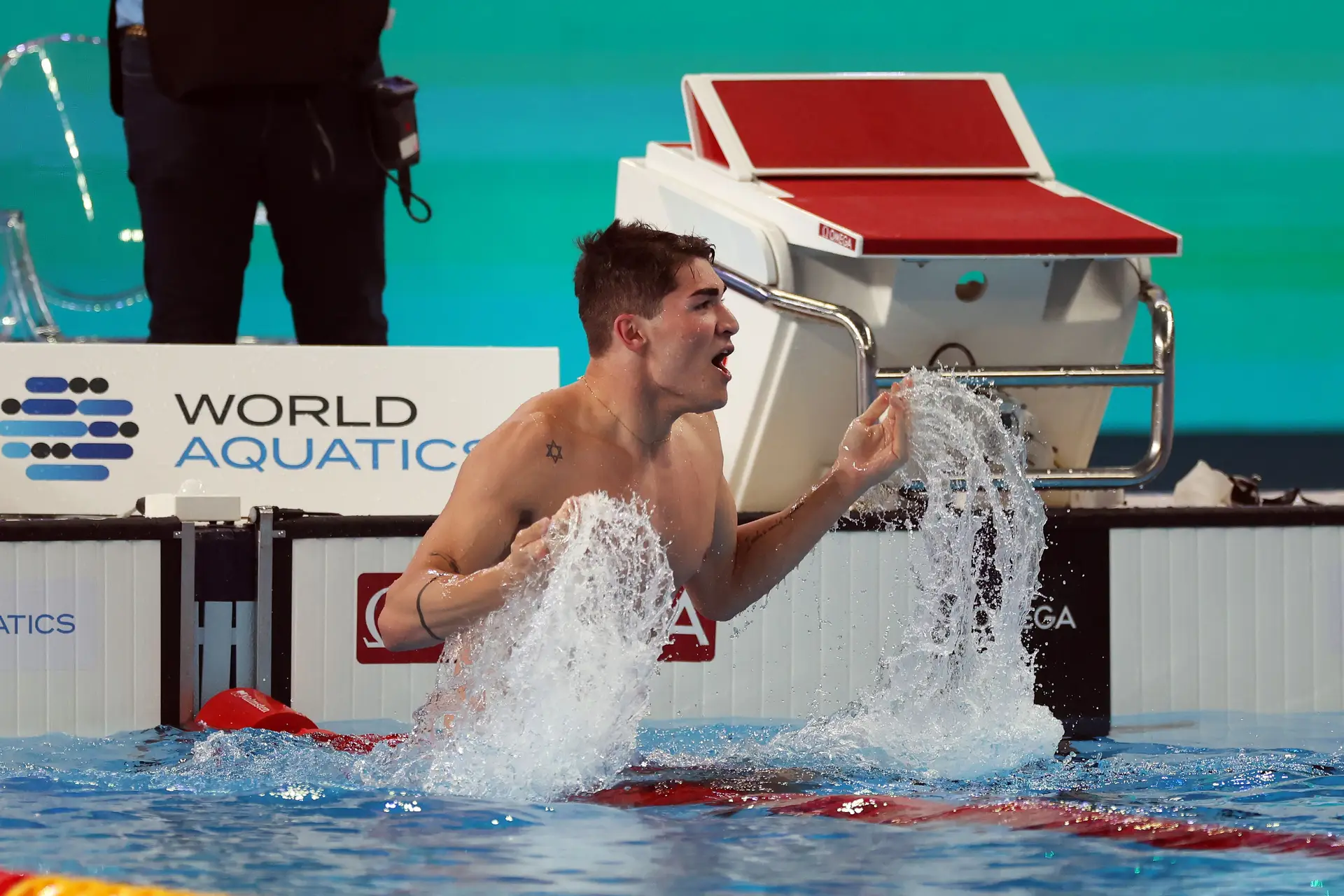 Mais história dourada: Diogo Ribeiro é campeão do mundo dos 100 metros mariposa