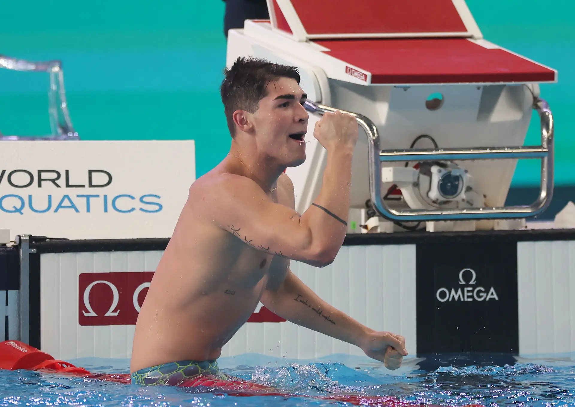 Mais história dourada: Diogo Ribeiro é campeão do mundo dos 100 metros mariposa