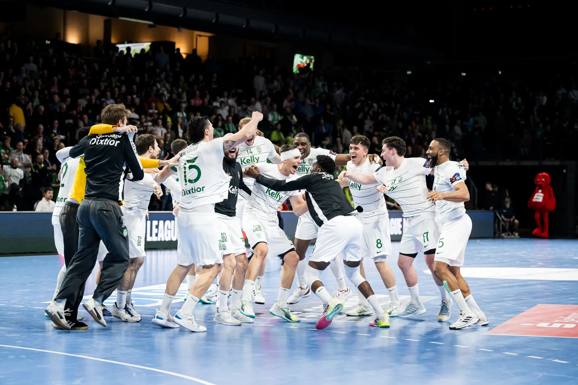 Mais história para o andebol português: Sporting ganhou em casa do líder da liga alemã