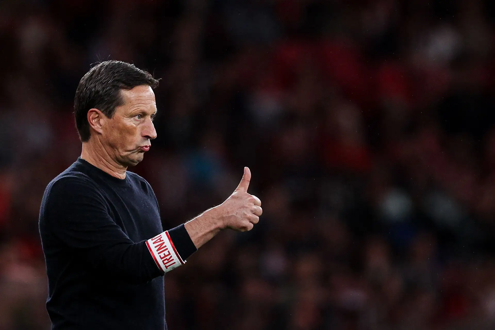 Roger Schmidt e o golo anulado a Di María: “Não houve fora de jogo, é simples, muito simples. Golo limpo, o guarda-redes podia ver tudo”
