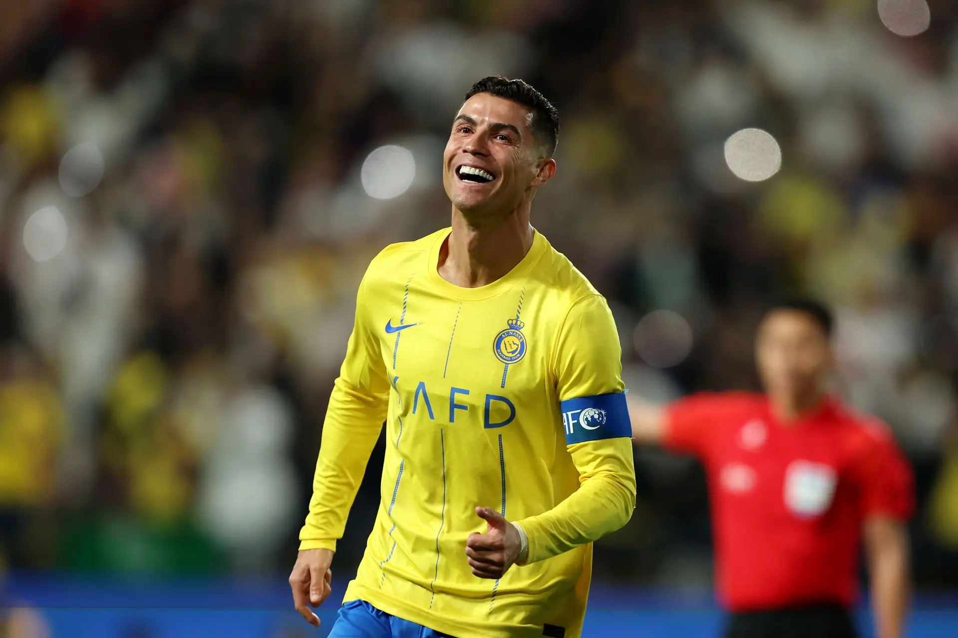 Cristiano Ronaldo suspenso por um jogo devido a gesto ofensivo feito na direção de adeptos rivais que cantavam por Messi