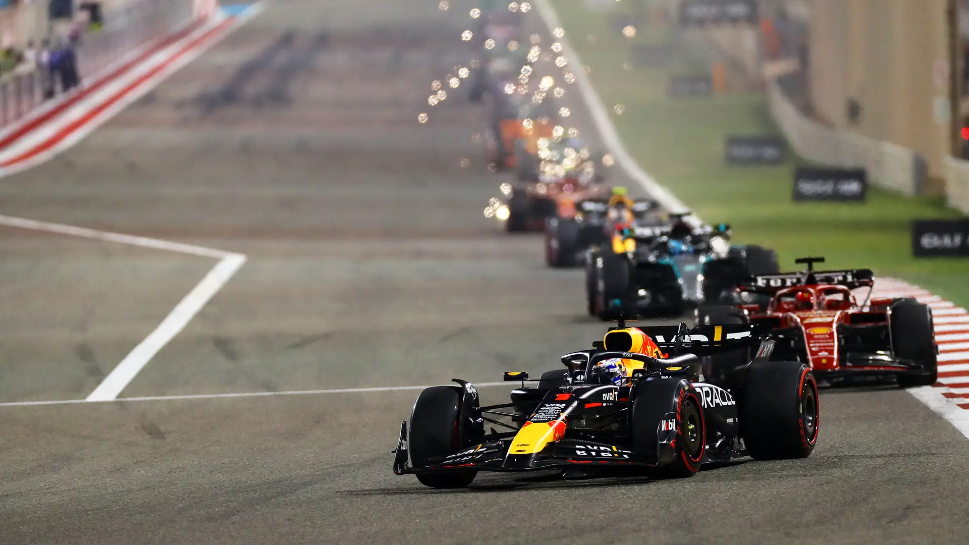 Na Fórmula 1, nada de novo: a época arrancou com um passeio no parque para Max Verstappen