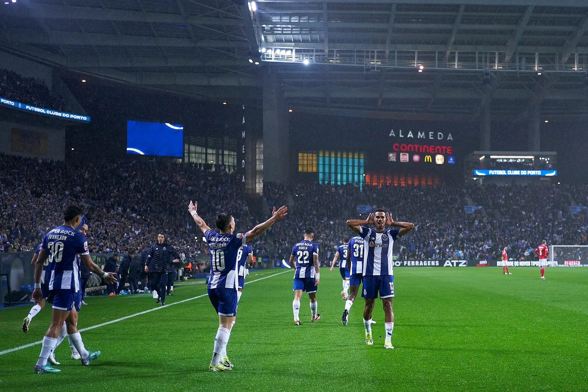 FC Porto Dominates Benfica in Classic Match at Estádio do Dragão: Analysis and Reactions