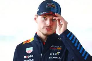 Saber do interesse da Mercedes é “fixe” para Verstappen, mas o neerlandês tem a “intenção” de ficar na Red Bull: “É a minha segunda família”