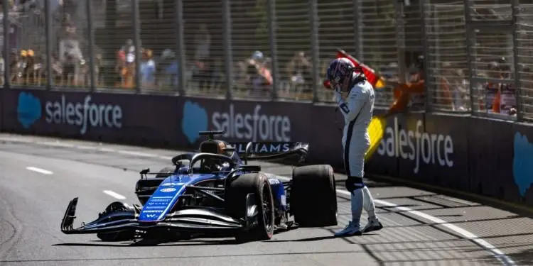 Alex Albon despista-se, mas a Williams decide que a solução é sacrificar o companheiro de equipa (e deixá-lo fora do GP da Austrália)