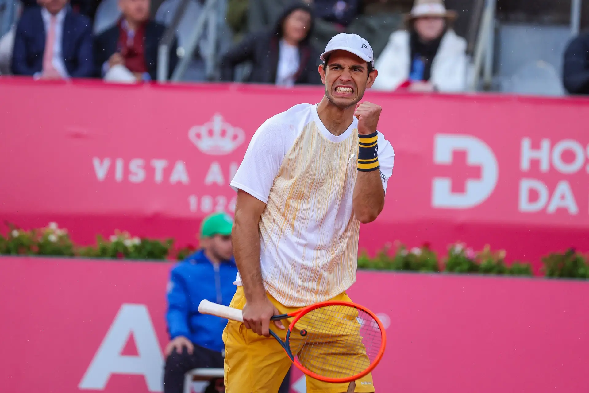 Nuno Borges sobrevive à tempestade para seguir em frente no Estoril Open