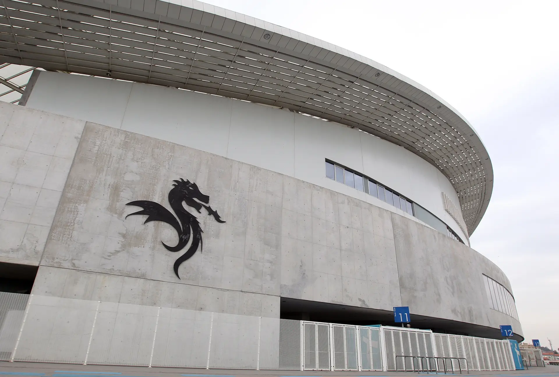 Buscas no FC Porto: há pelo menos dez arguidos e “milhares” de bilhetes apreendidos, Super Dragões lamentam bancada vazia