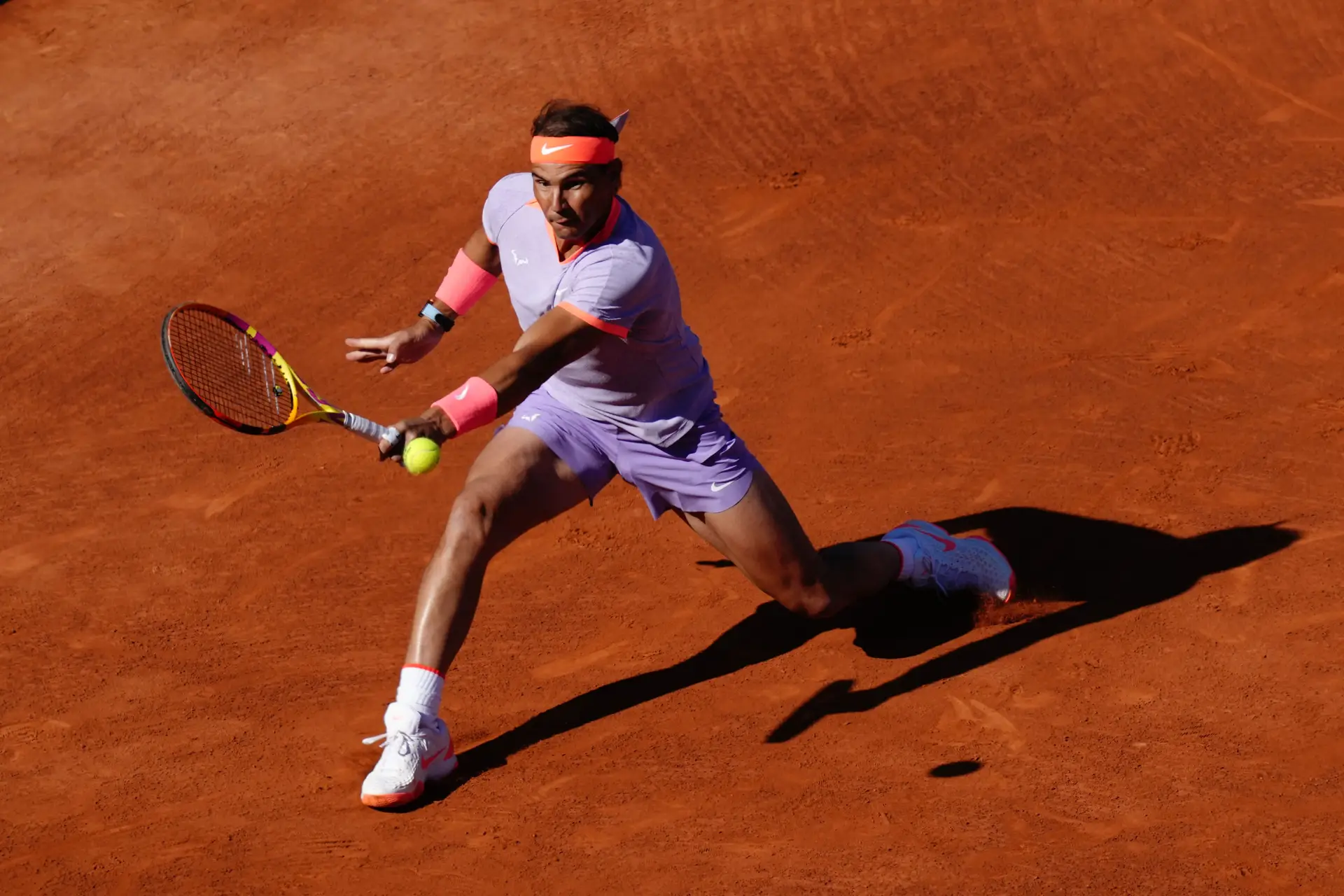 No court Rafael Nadal e na terra batida que é dele, Nadal voltou a sorrir
