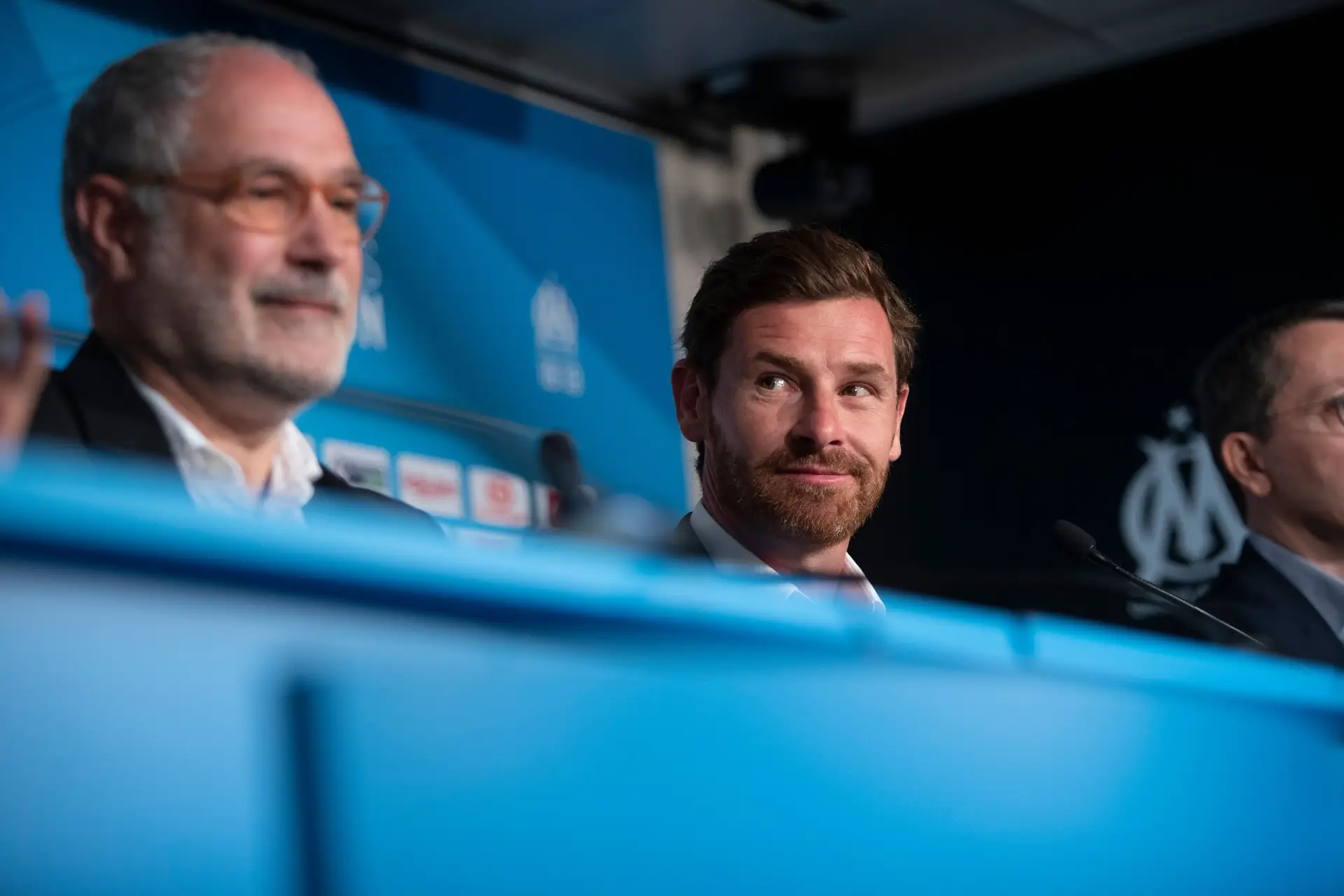 André Villas-Boas, em maio de 2019, ao ser apresentado como novo treinador do Marselha, ao lado de Andoni Zubizarreta, então diretor-desportivo do clube francês.