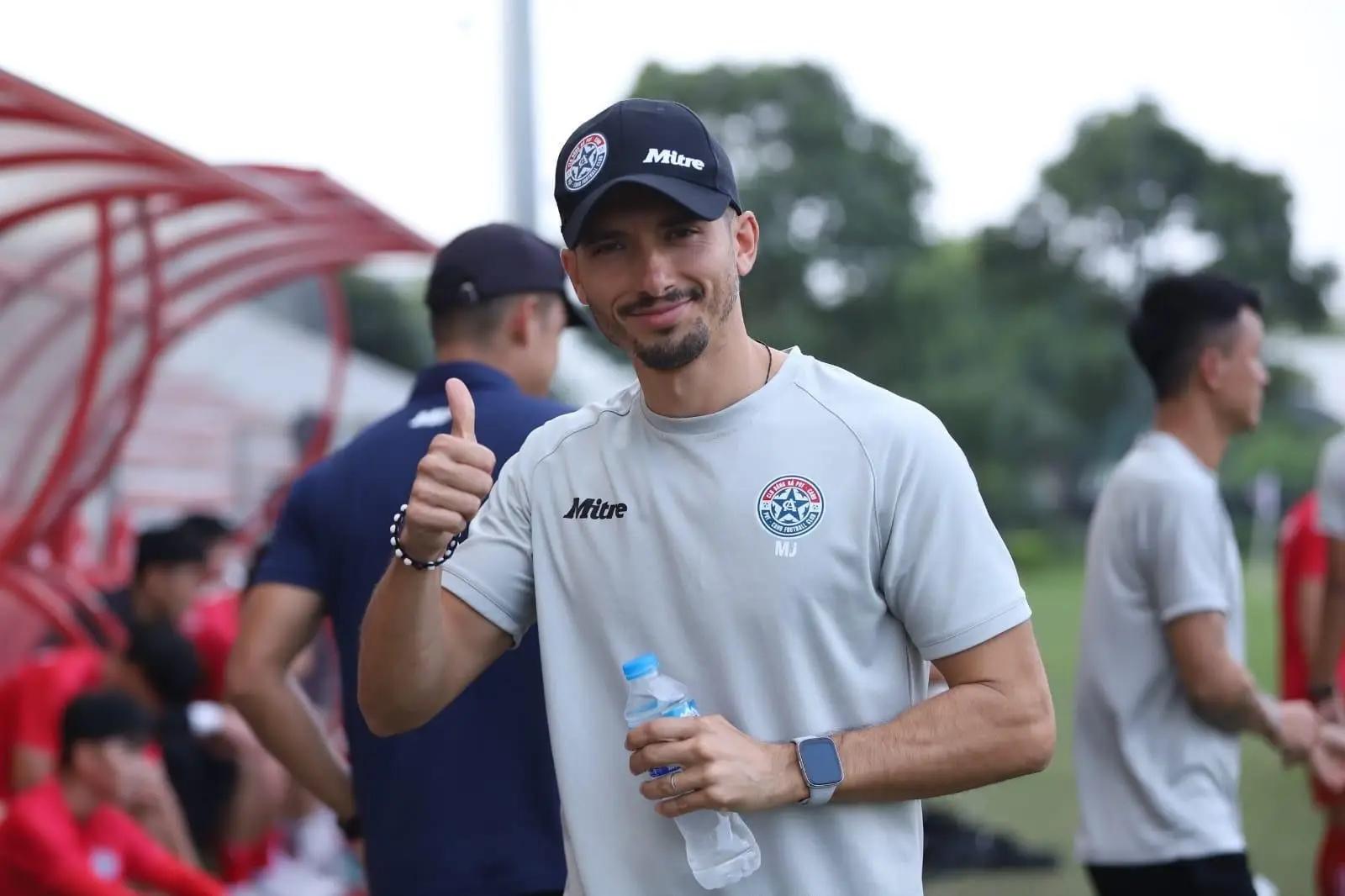 “No Vietname, tenho jogadores que entraram para a Academia com 7 anos e fizeram contrato até aos 25. É difícil o futebol evoluir assim”