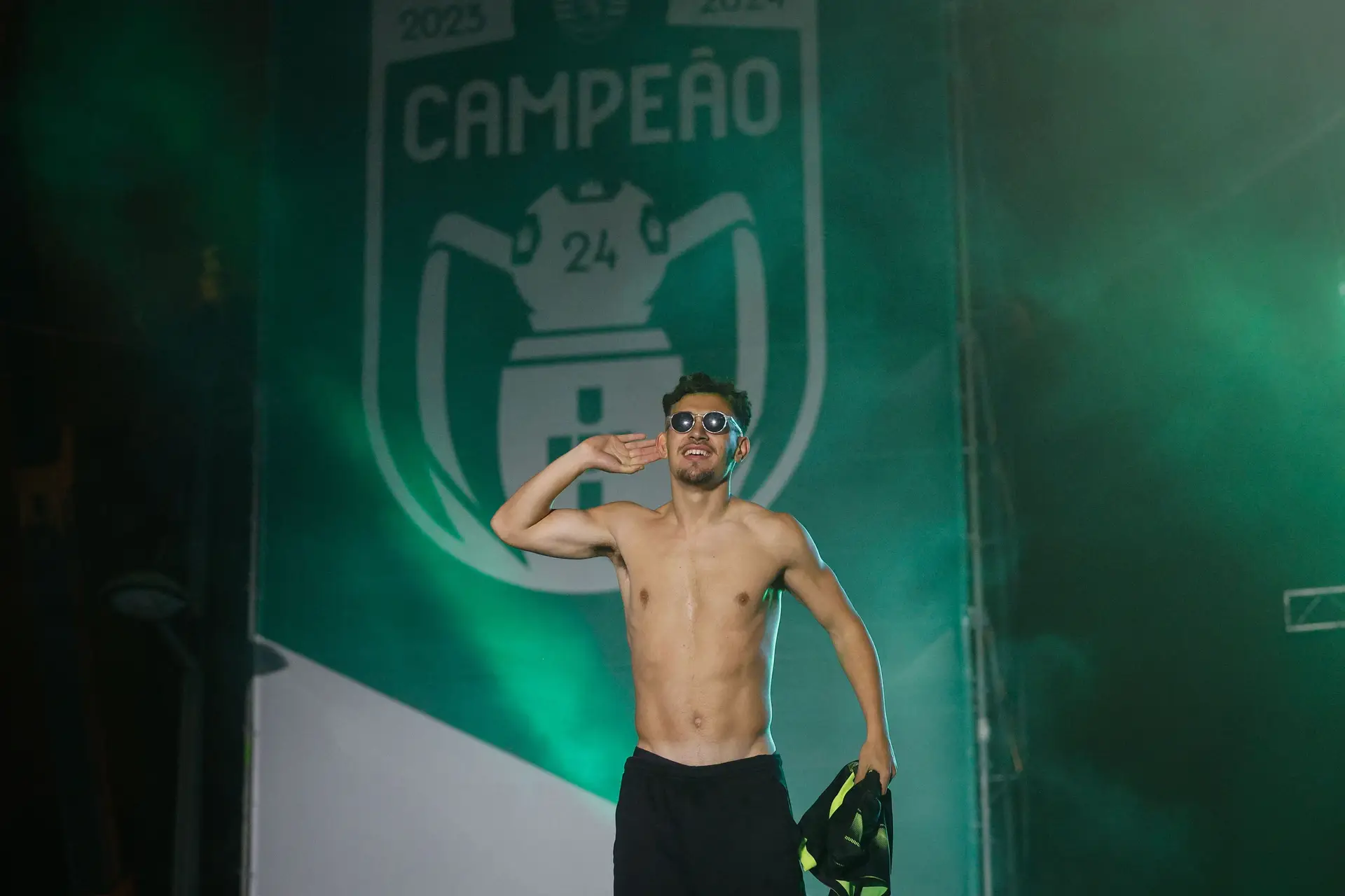 Ser campeão pelo Sporting no sofá ainda é o que era? Não, antes cada um via o jogo em casa “relaxadinho” e a festa “era ao sabor do vento”