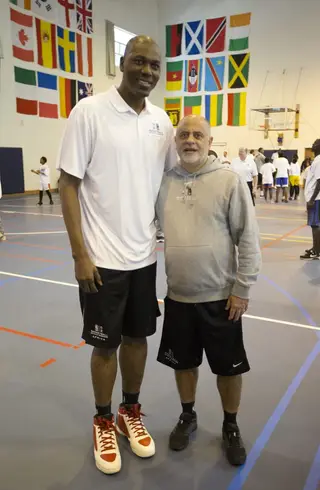 Com Hakeem Olajuwon
