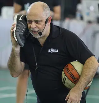 O técnico português num momento divertido durante uma aula num evento do Basketball Without Borders