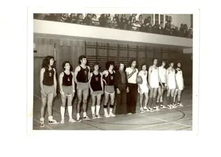Barroca (n.º 13 de camisola escura), no Liceu de Santarém, em 1974