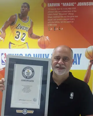 O técnico português com o certificado do Guinness, por ter lecionado com Kevin Durant a maior aula do mundo para 3459 participantes, em 2017