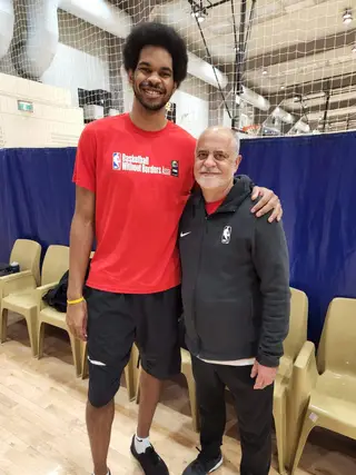 Com Jarrett Allen, dos Cleveland Cavaliers