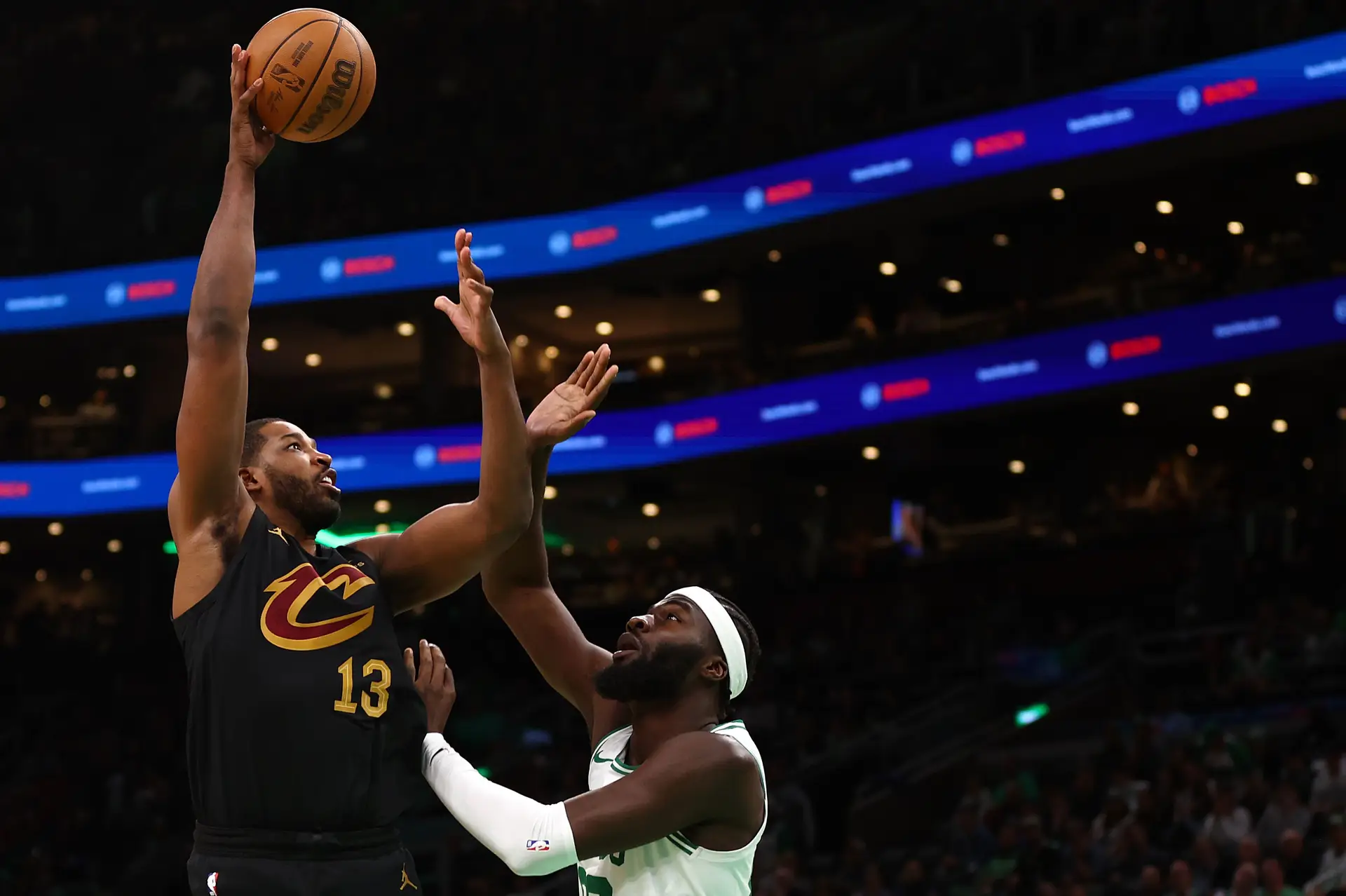 Neemias Queta voltou a jogar nos play-offs da NBA, mas os Celtics sofreram pesada derrota