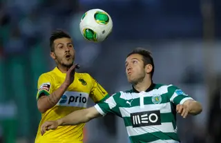 Diogo (à esquerda) estreou-se na I Liga pelo Paços de Ferreira, em 2011