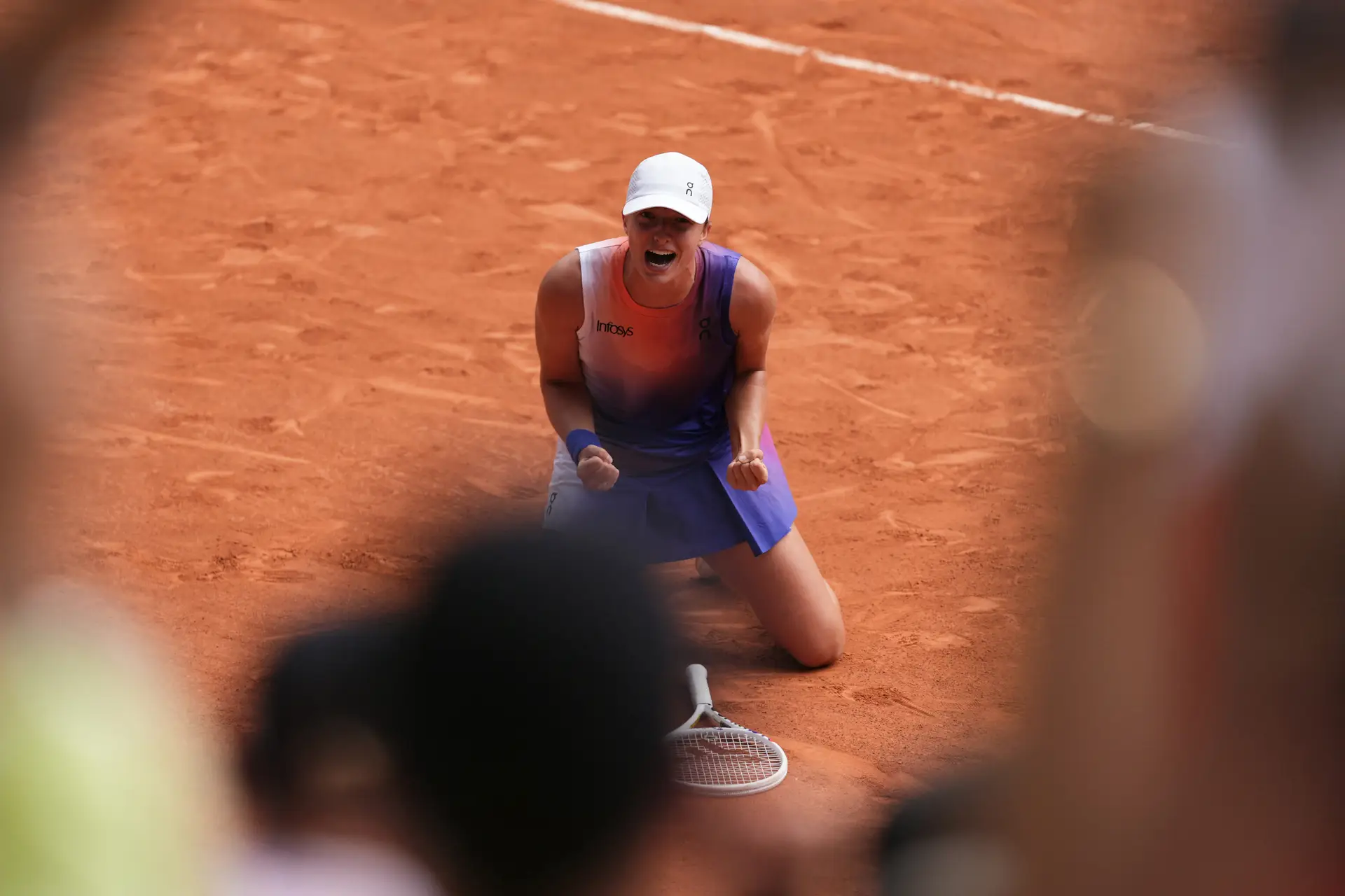 A terra batida é de Iga Swiatek, que vence Roland-Garros pela quarta vez