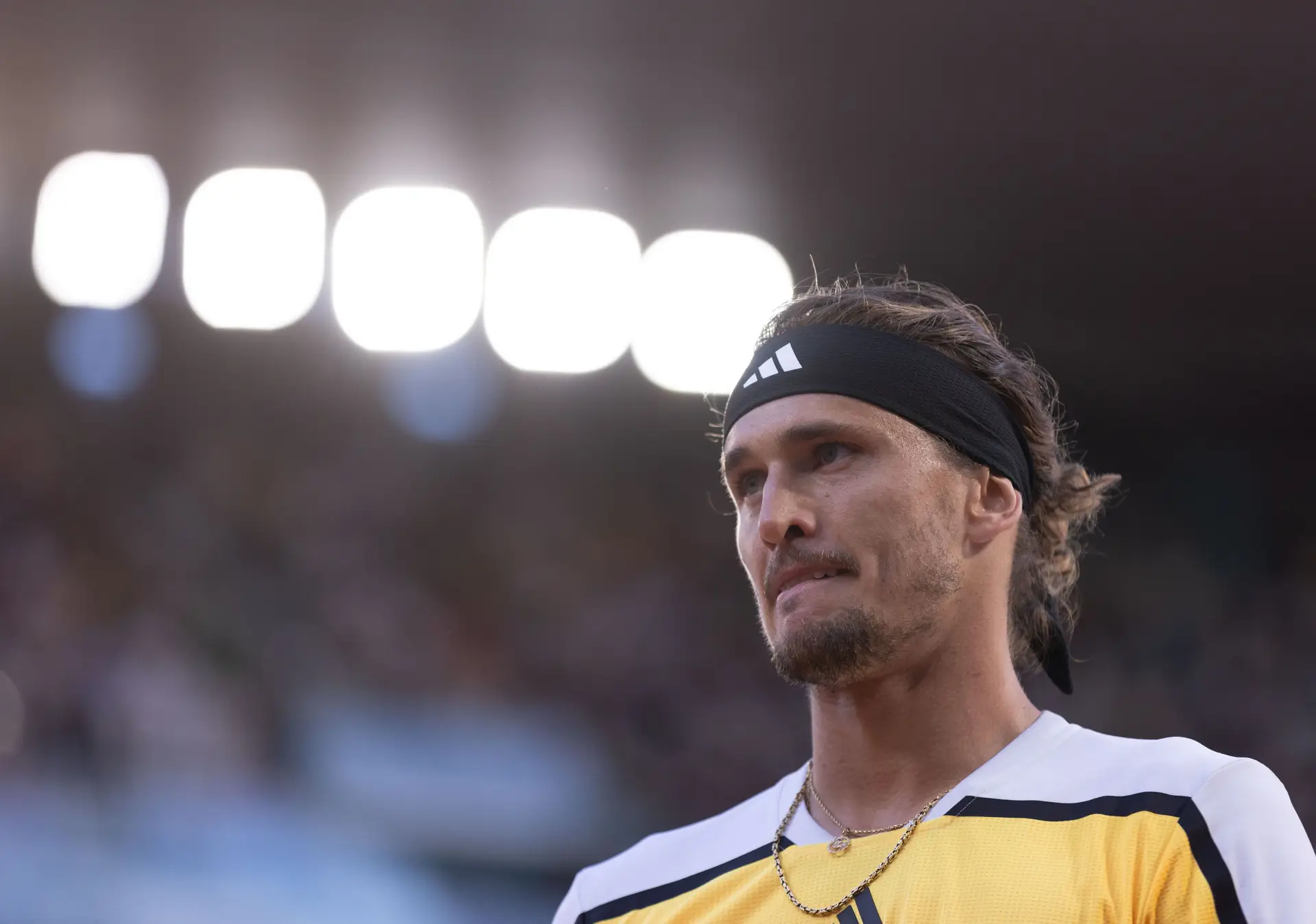 Zverev está na final de Roland-Garros dois dias após chegar a um acordo para resolver (outro) caso em que é acusado de violência doméstica