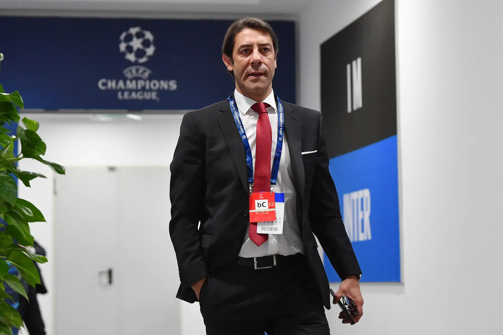 “Não há nenhuma crise de liderança no Benfica”, disse Rui Costa, enquanto parte dos sócios pediam a “demissão”